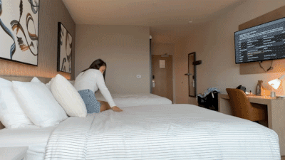 Lyss
                      Frozen by the Remote